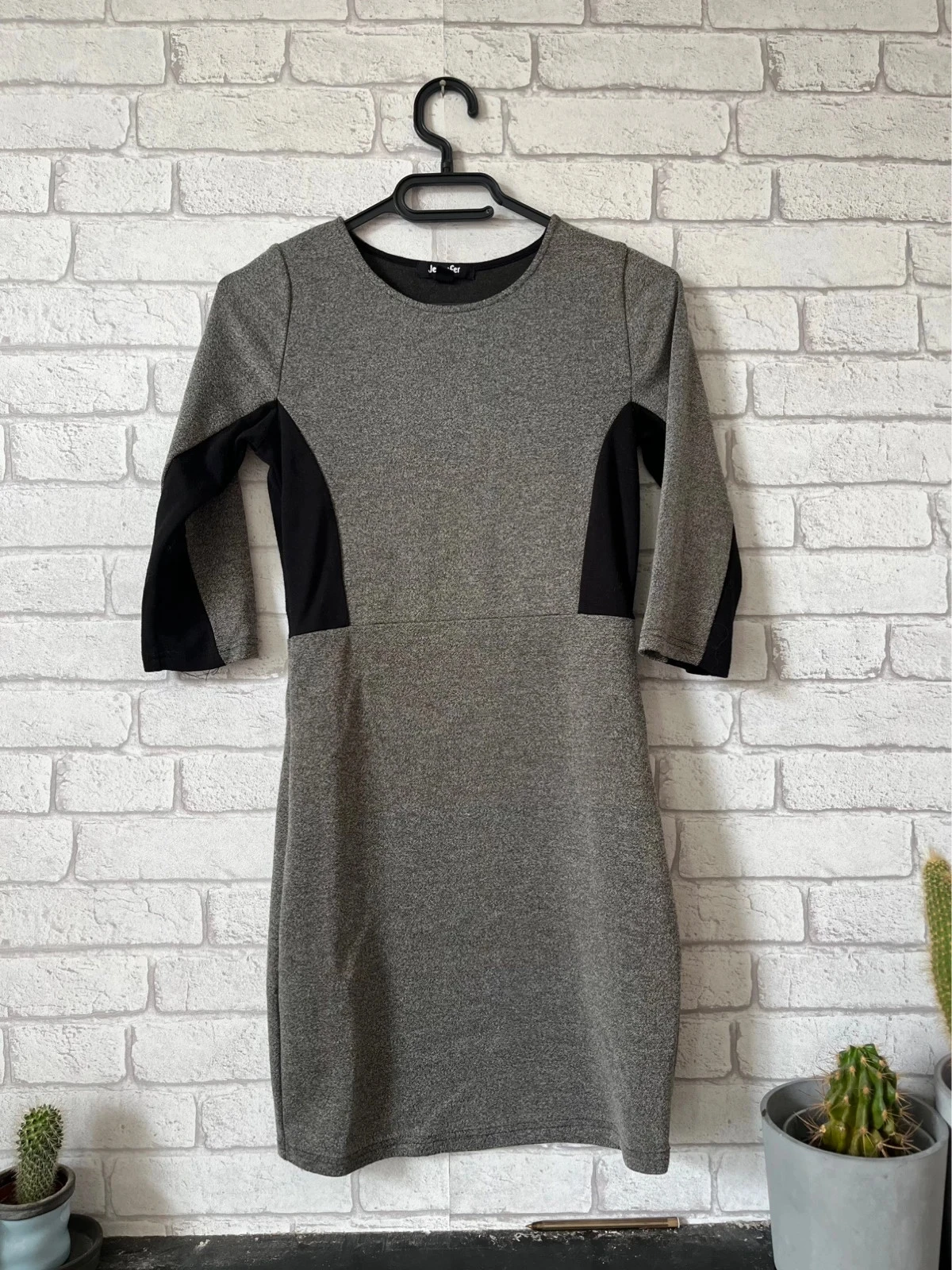 Robe cintrée grise et noire – Jennyfer – Taille 36